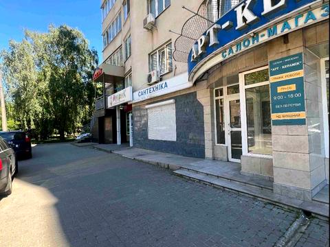 комерційна за адресою Свободи вул., 19