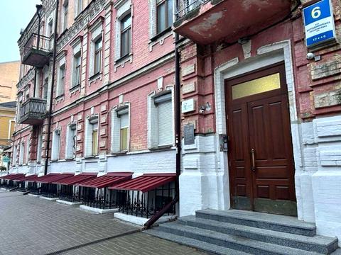 комерційна за адресою Володимирська вул., 6
