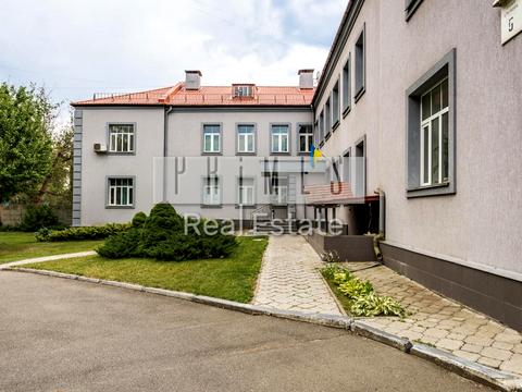 комерційна за адресою Стадіонна вул., 5