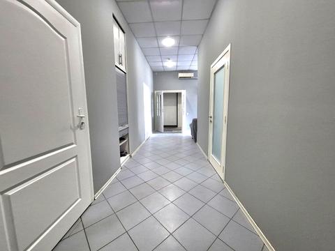 комерційна за адресою Еспланадна вул., 30