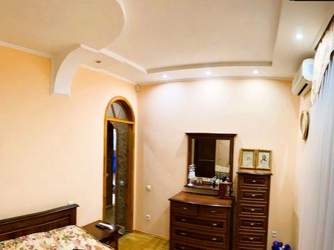 квартира за адресою Пилипа Орлика вул. (Паризької Комуни), 1