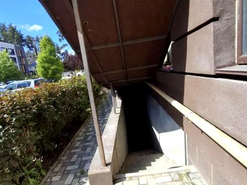 комерційна за адресою Університетська вул., 2-З