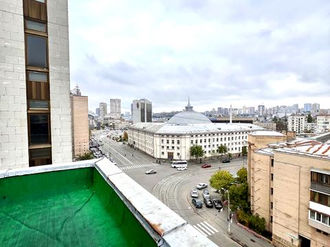 комерційна за адресою Дмитрівська вул., 18