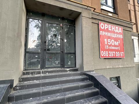 коммерческая по адресу Петрівська вул., 1