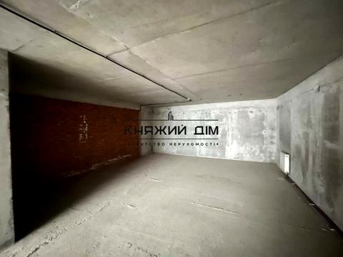 комерційна за адресою Дніпровська набережна вул., 17В