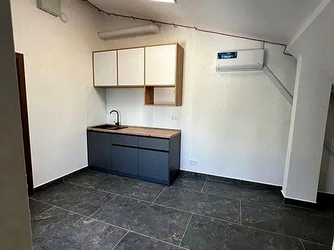 комерційна за адресою Межигірська вул., 87-А