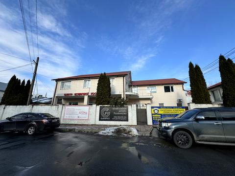 комерційна за адресою Верхня Берегова вул., 9