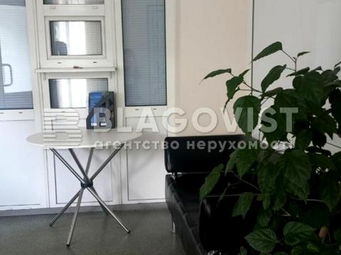 комерційна за адресою Київ, Ушинського вул., 25-А