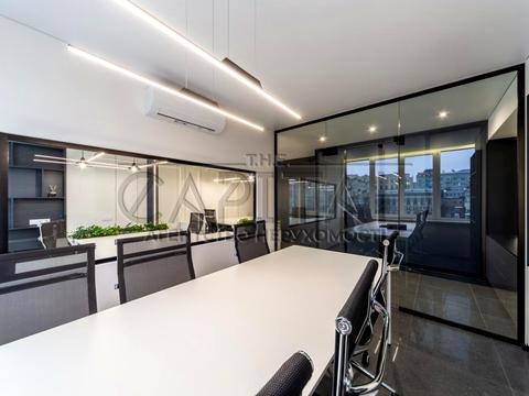 комерційна за адресою Володимирська вул., 51/53