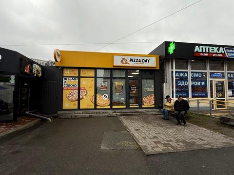 комерційна за адресою Срібнокільська вул., 11