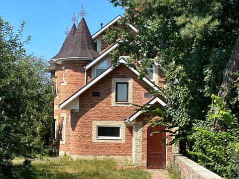 будинок за адресою вул. Івана Багряного
