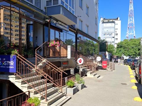 комерційна за адресою Андрія Мельника вул., 10