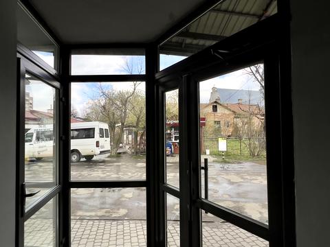 комерційна за адресою Грушевського вул., 9