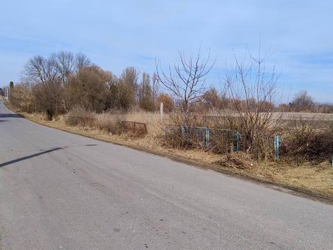 ділянка за адресою с. Новоставці, Центральна, 72