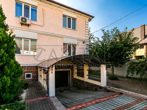 дом по адресу с. Петропавловская борщаговка, вишнева