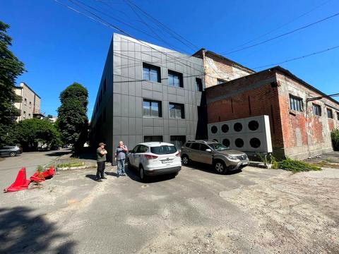 комерційна за адресою Кирилівська вул. (Фрунзе), 102