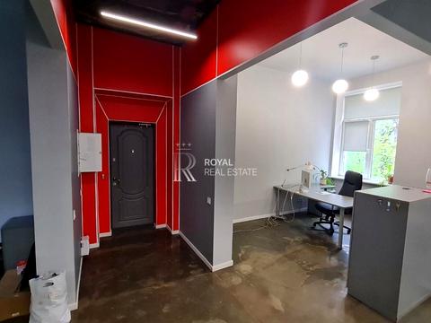 комерційна за адресою Лаврська вул. (Січневого Повстання), 16