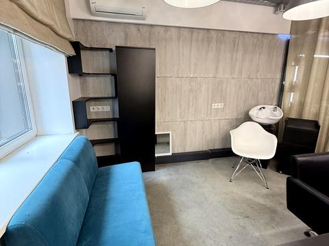 комерційна за адресою Левка Лук'яненка вул. (Василя Жуковського), 16, 18, 20, 24