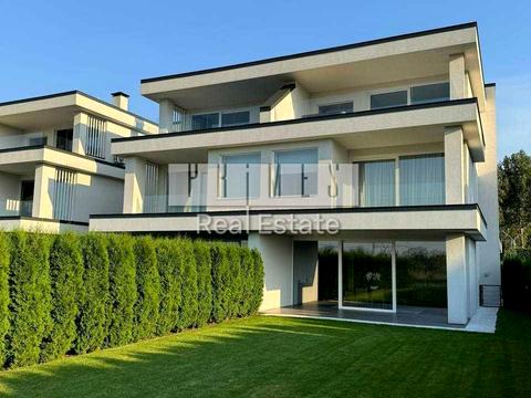 дом по адресу  ул.