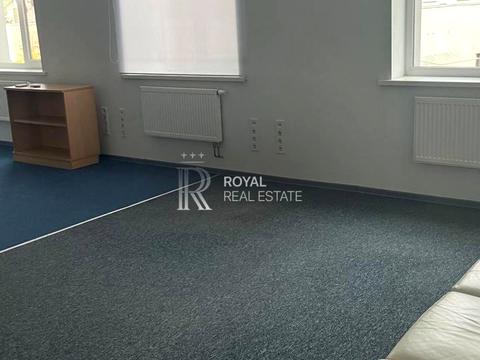 комерційна за адресою Лаврська вул. (Січневого Повстання), 5