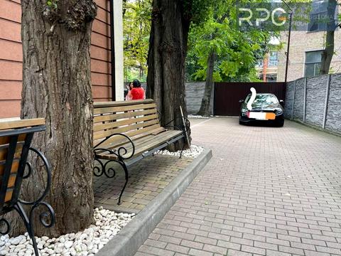 комерційна за адресою Жилянська вул., 97