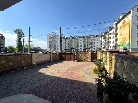 будинок за адресою Хвильового вул., 1