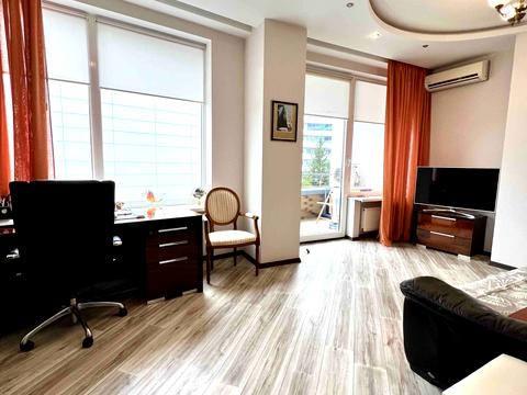 квартира за адресою Літературна вул., 1а