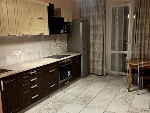квартира за адресою Воскресенська вул., 18