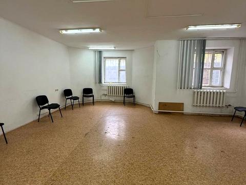 комерційна за адресою Леваневців вул., 10