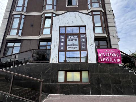 комерційна за адресою Соборна вул., 81а