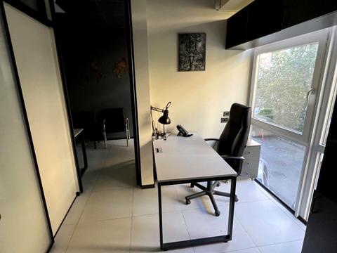 комерційна за адресою Набережно-Хрещатицька вул., 35В