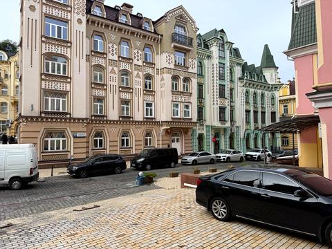 комерційна за адресою Воздвиженська вул., 18