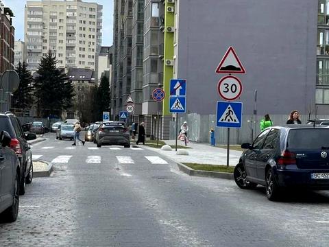 коммерческая по адресу Угорская ул., 12