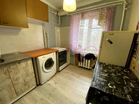 квартира за адресою Салютна вул., 12/62