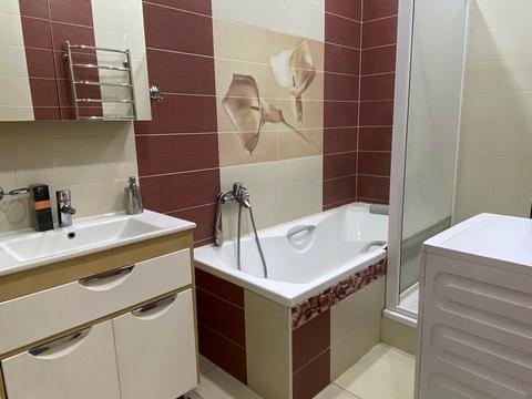 квартира за адресою Героїв Майдану вул. (Театральна), 48