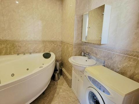 квартира за адресою Дніпровська набережна вул., 25
