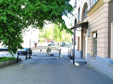 паркомісце за адресою Михайла Коцюбинського вул., 2