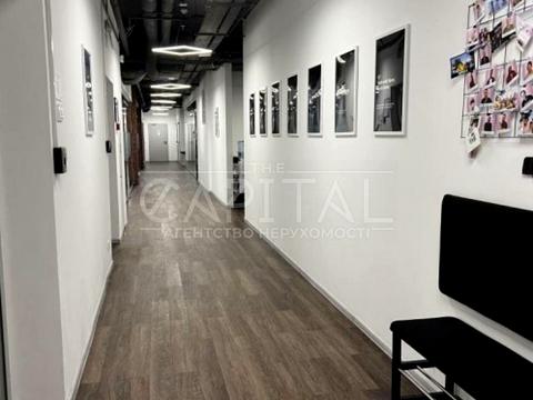 комерційна за адресою Верхній Вал вул., 10