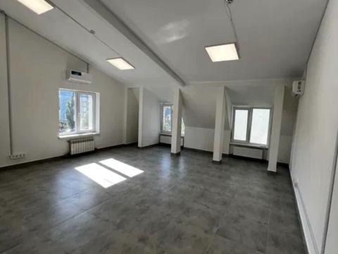 комерційна за адресою Межигірська вул., 87-А