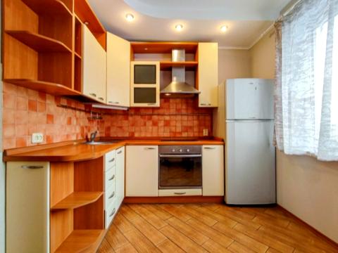 квартира за адресою Анни Ахматової вул., 16-В