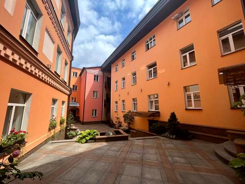 комерційна за адресою Ігорівська вул., 1/8