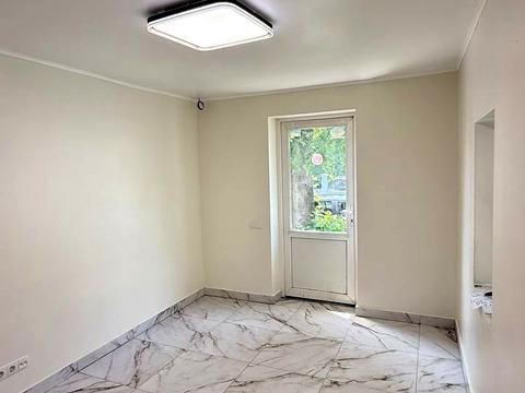 коммерческая по адресу Яворницкого ул., 40