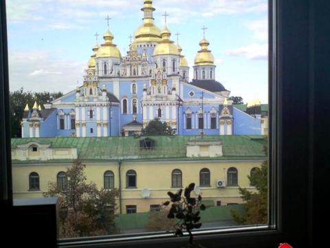 комерційна за адресою Трьохсвятительська вул., 13