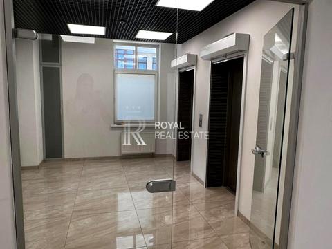 комерційна за адресою Володимирська вул., 38