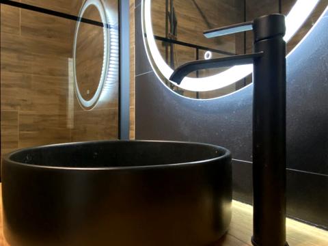 будинок за адресою Леоніда Каденюка