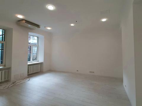 комерційна за адресою Велика Васильківська вул. (Червоноармійська), 32-А