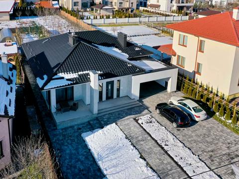 будинок за адресою Степана Бандери, 19