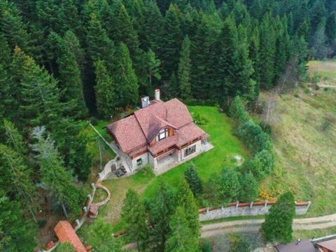 будинок за адресою Євгена Коновальця вул., 13