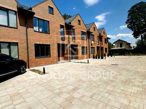 будинок за адресою Миколи Руденка вул. (Руденка)