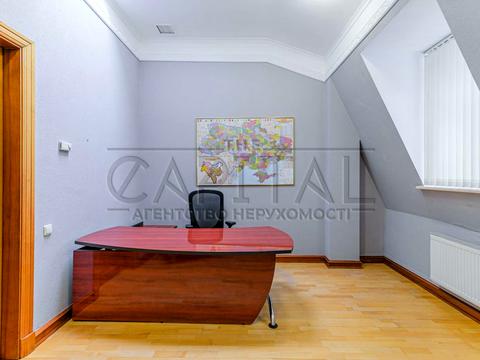 комерційна за адресою Липська вул., 10